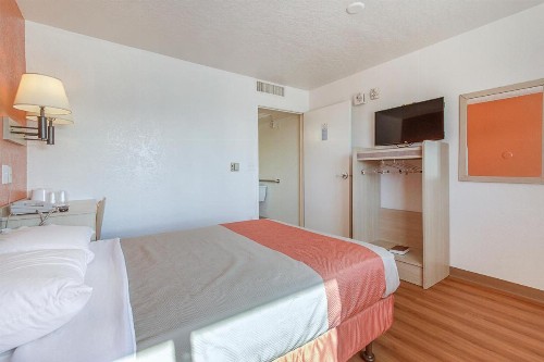 Motel 6-Phoenix AZ - North Bell Road - image 11