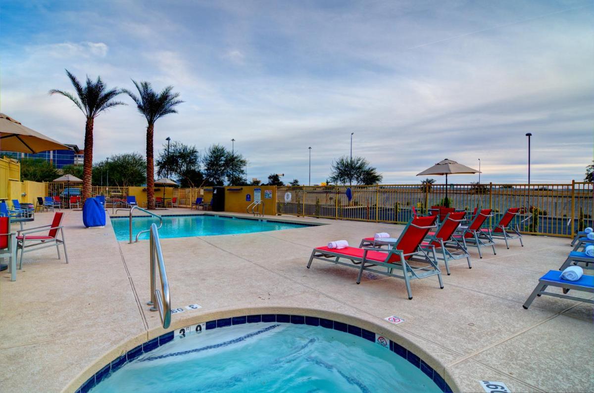 Holiday Inn Express & Suites - Phoenix North - Scottsdale an IHG Hotel - image 2