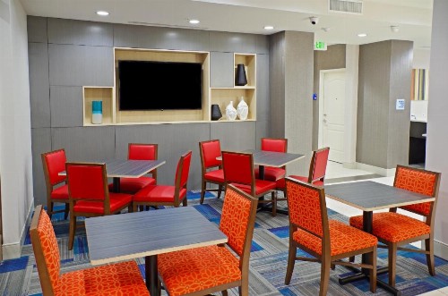 Holiday Inn Express & Suites - Phoenix North - Scottsdale an IHG Hotel - image 5