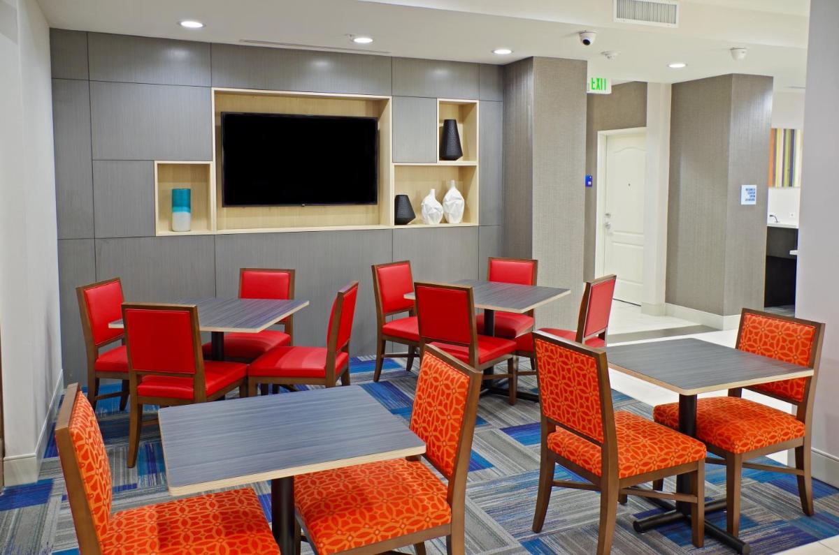 Holiday Inn Express & Suites - Phoenix North - Scottsdale an IHG Hotel - image 5
