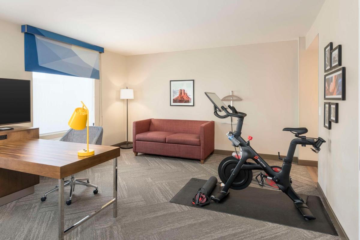 Hampton Inn & Suites Phoenix Downtown - image 3