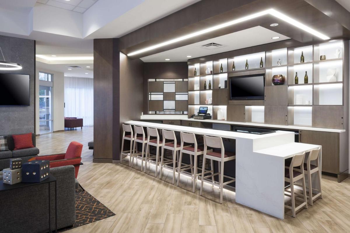 Hampton Inn & Suites Phoenix Downtown - image 4