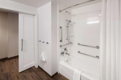Hampton Inn & Suites Phoenix Downtown - image 7