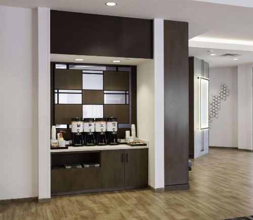 Hampton Inn & Suites Phoenix Downtown - image 9