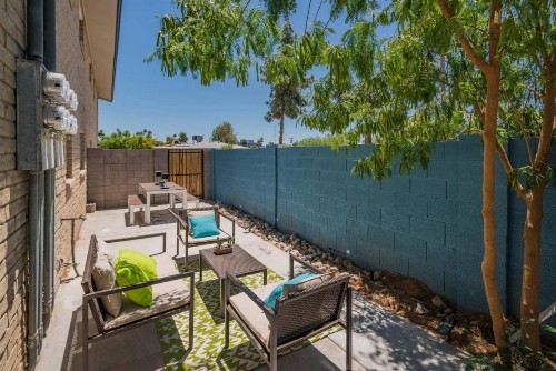 Relaxing 2BR with Pool - image 4