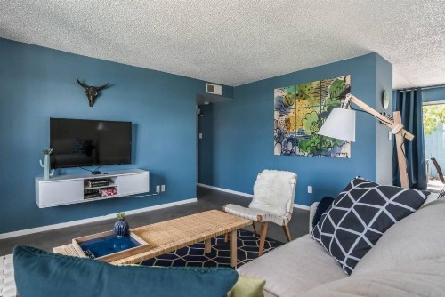 Relaxing 2BR with Pool - image 8