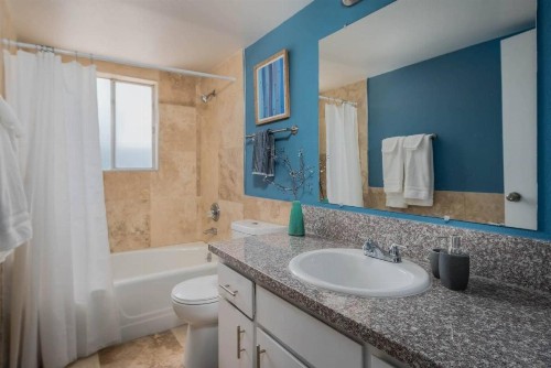 Relaxing 2BR with Pool - image 9