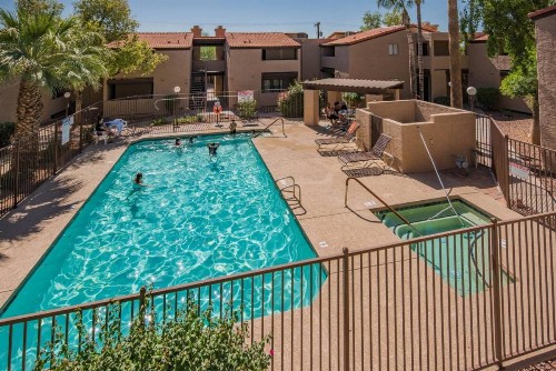Charming 2BR near Papago Park - image 11