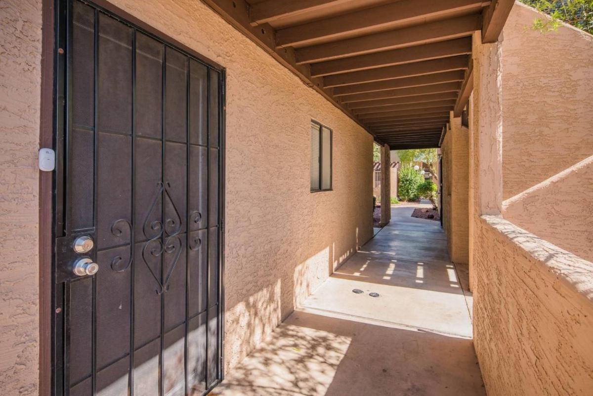 Charming 2BR near Papago Park - image 6