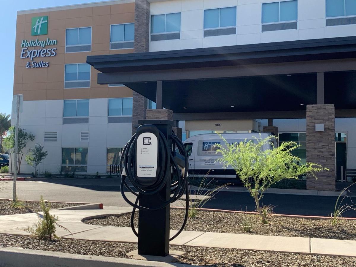 Holiday Inn Express & Suites - Phoenix - Airport North an IHG Hotel - image 2