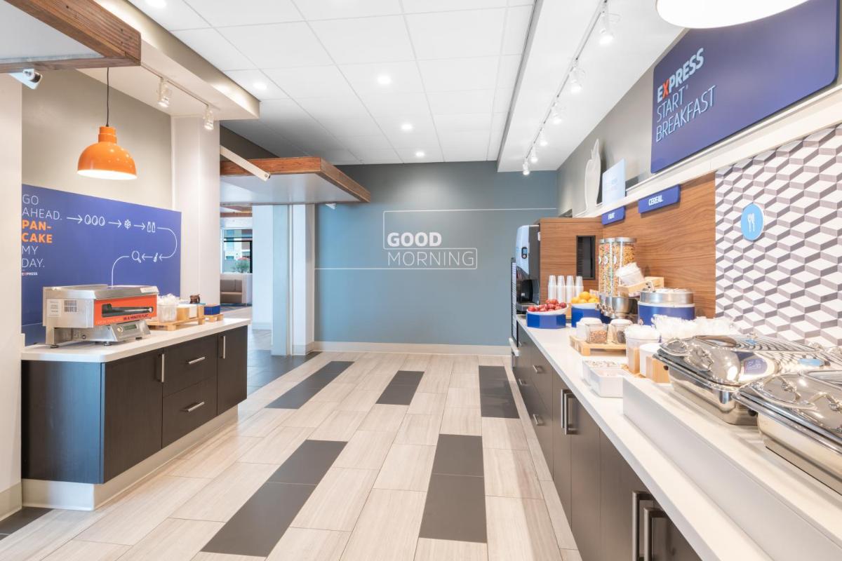Holiday Inn Express & Suites - Phoenix - Airport North an IHG Hotel - image 3