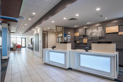 Holiday Inn Express & Suites - Phoenix North - Happy Valley an IHG Hotel - image 2