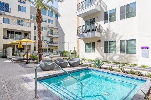 Luxury Uptown Apartments by WanderJaunt - image 10