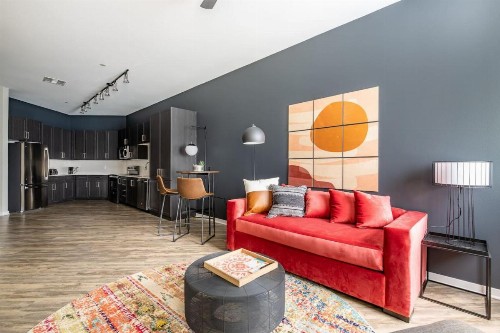 Luxury Uptown Apartments by WanderJaunt - image 11