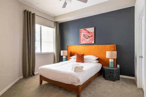 Luxury Uptown Apartments by WanderJaunt - image 4