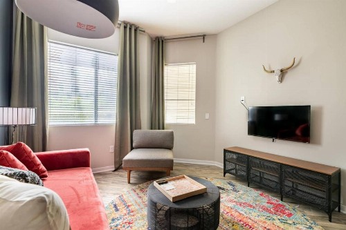 Luxury Uptown Apartments by WanderJaunt - image 6