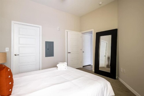 Luxury Uptown Apartments by WanderJaunt - image 8