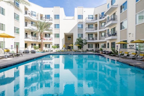 Luxury Uptown Apartments by WanderJaunt - image 9