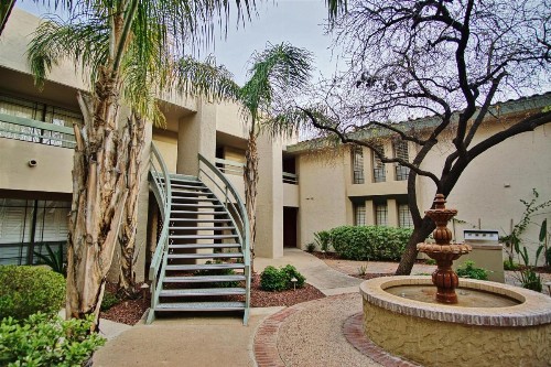 Golf Getaway with Pool Access Walk to Fashion Park! - image 1