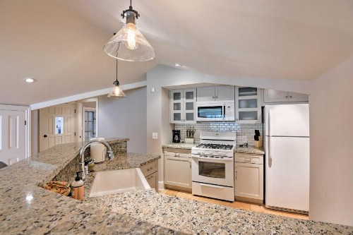 Private and Pet-Friendly Retreat 5 Miles to Dtwn PHX - image 5