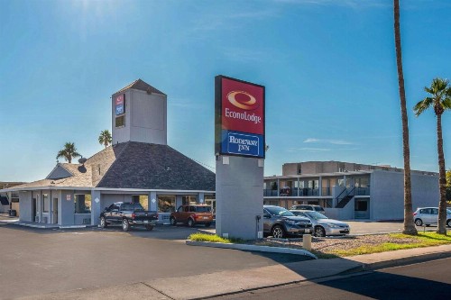 Econo Lodge - image 4