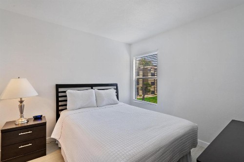 Stay Gia - Modern Newly Renovated 2 Br Apartment - Swimming Pool - image 10