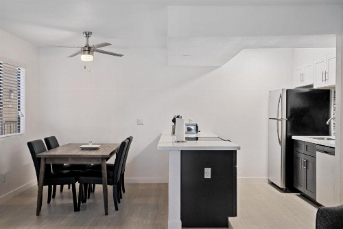 Stay Gia - Modern Newly Renovated 2 Br Apartment - Swimming Pool - image 11