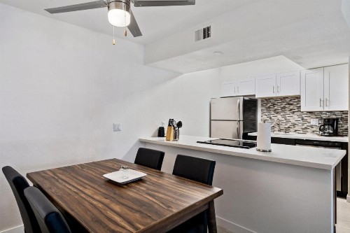 Stay Gia - Modern Newly Renovated 2 Br Apartment - Swimming Pool - image 12