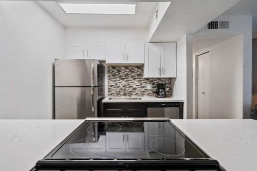 Stay Gia - Modern Newly Renovated 2 Br Apartment - Swimming Pool - image 15