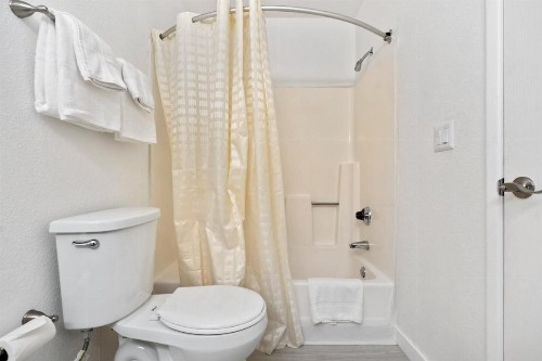 Stay Gia - Modern Newly Renovated 2 Br Apartment - Swimming Pool - image 8