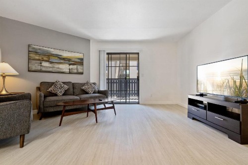 Stay Gia - Modern Newly Renovated 2 Br Apartment - Swimming Pool - image 9
