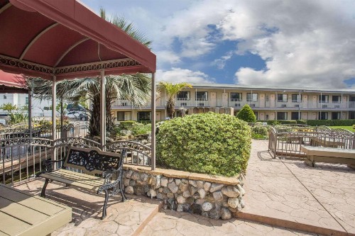 Knights Inn Pico Rivera - image 11