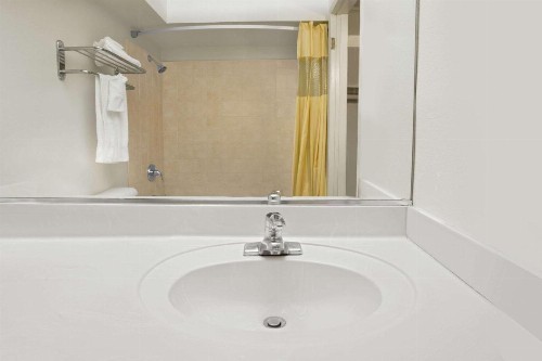Knights Inn Pico Rivera - image 12