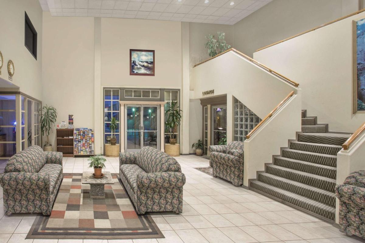 Knights Inn Pico Rivera - image 3