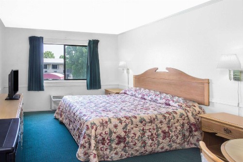 Knights Inn Pico Rivera - image 4