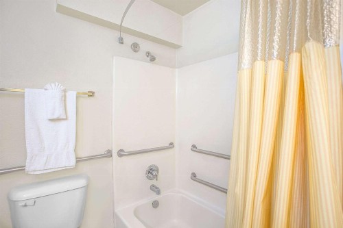 Knights Inn Pico Rivera - image 8