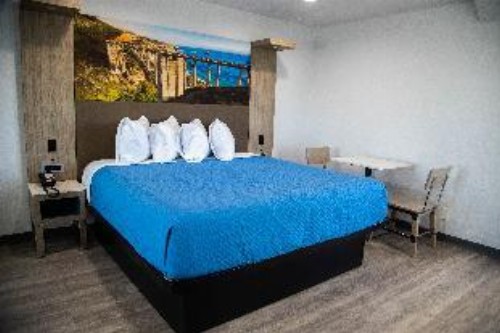 Econo Lodge Pico Rivera - image 10