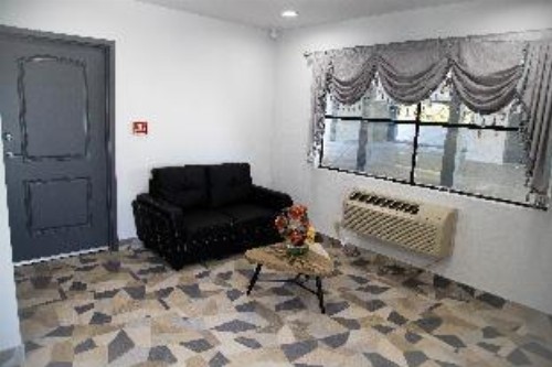 Econo Lodge Pico Rivera - image 4
