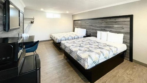 Angels Motel - image 14