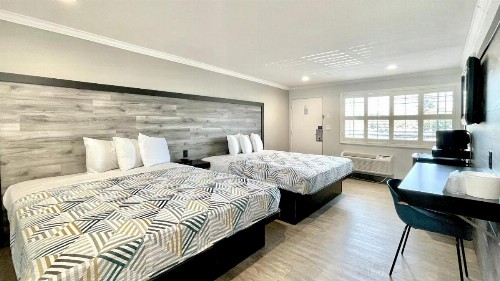 Angels Motel - image 15
