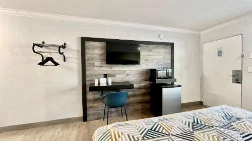 Angels Motel - image 21