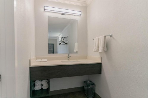 Angels Motel - image 37