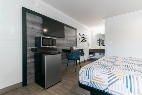 Angels Motel - image 38