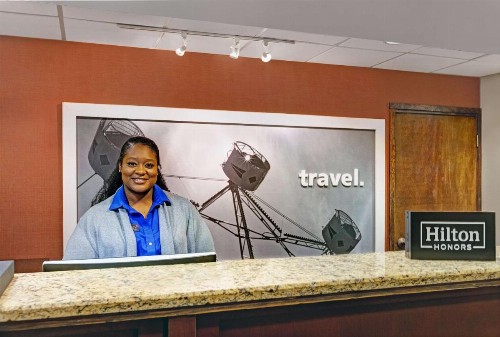 Hampton Inn & Suites Pigeon Forge On The Parkway - image 9