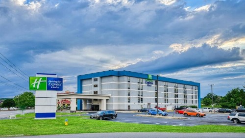 Holiday Inn Express Hotel & Suites Pigeon Forge an IHG Hotel