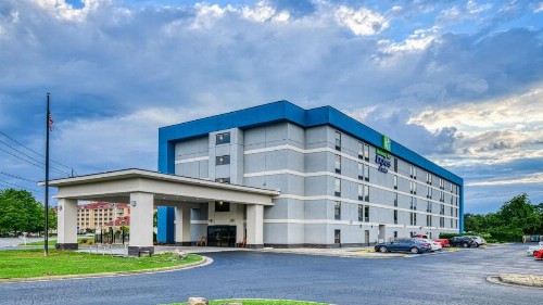 Holiday Inn Express Hotel & Suites Pigeon Forge an IHG Hotel - image 17