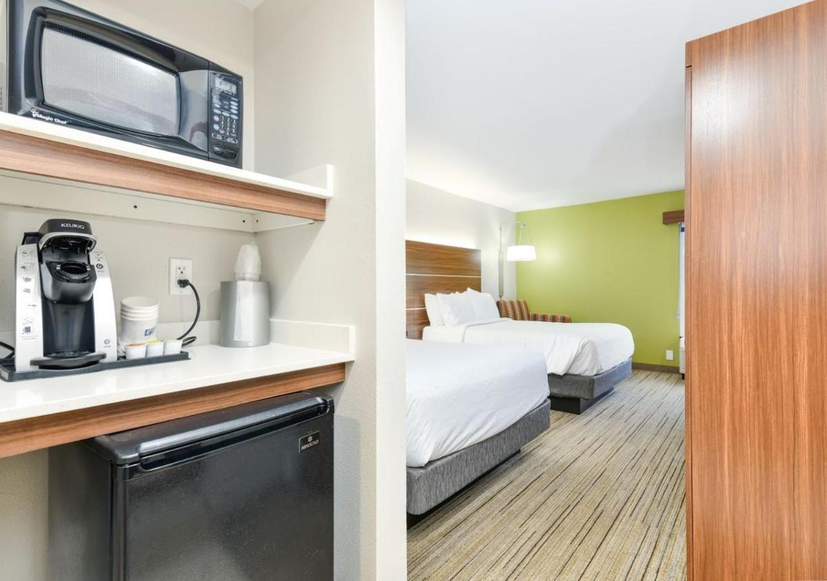 Holiday Inn Express Hotel & Suites Pigeon Forge an IHG Hotel - image 4