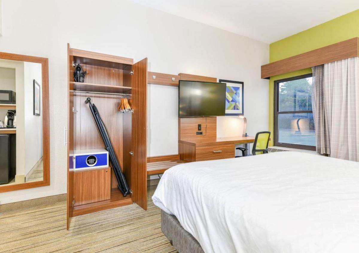Holiday Inn Express Hotel & Suites Pigeon Forge an IHG Hotel - image 5