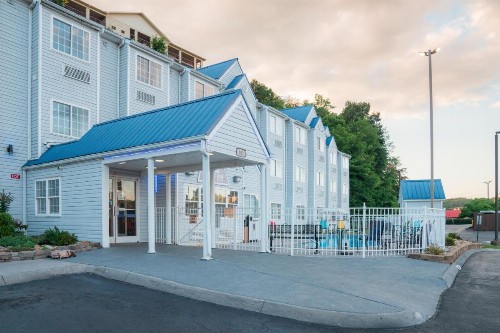 Guest Inn Pigeon Forge - image 1