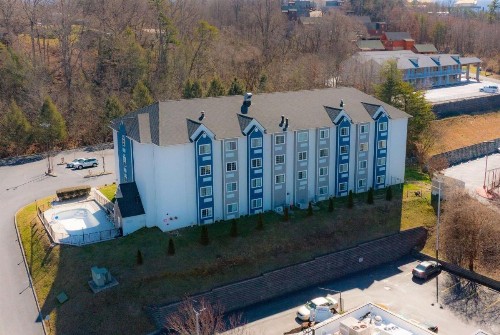 Microtel Inn & Suites by Wyndham Pigeon Forge - image 23